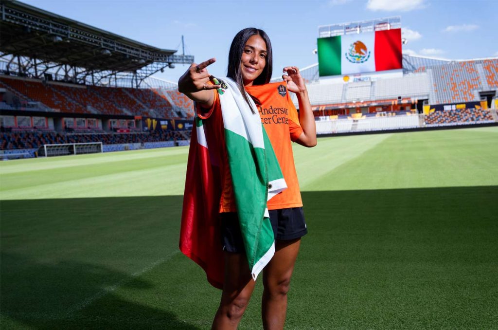 Mexicana María Sánchez, futbolista mejor pagada en Estados Unidos