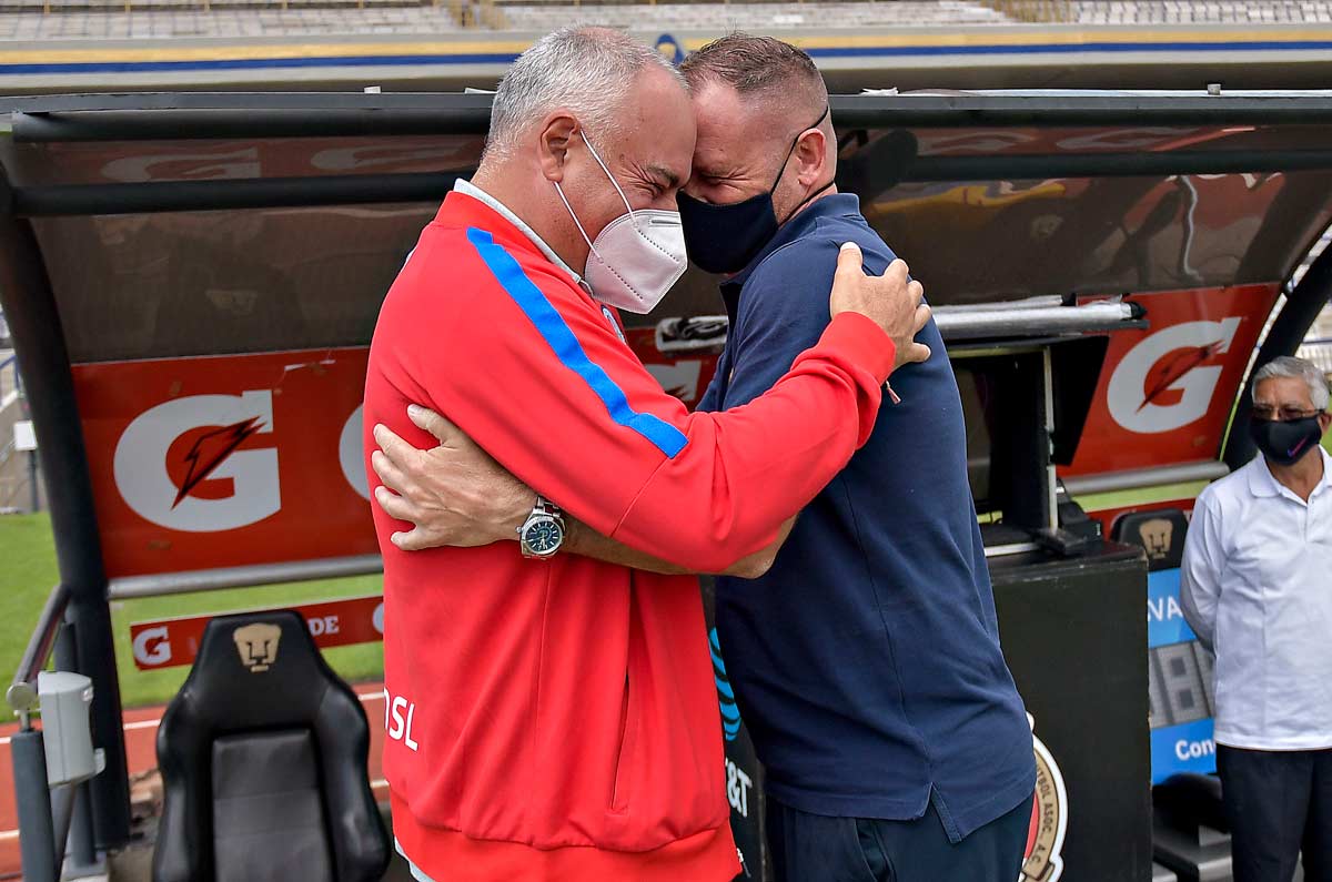 Pumas, por su entrenador número 15 desde su último título