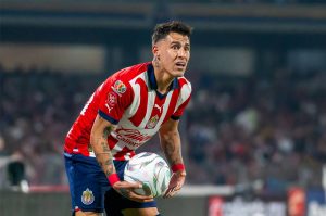 ¿Se queda? Chicote Calderón renueva contrato con Chivas