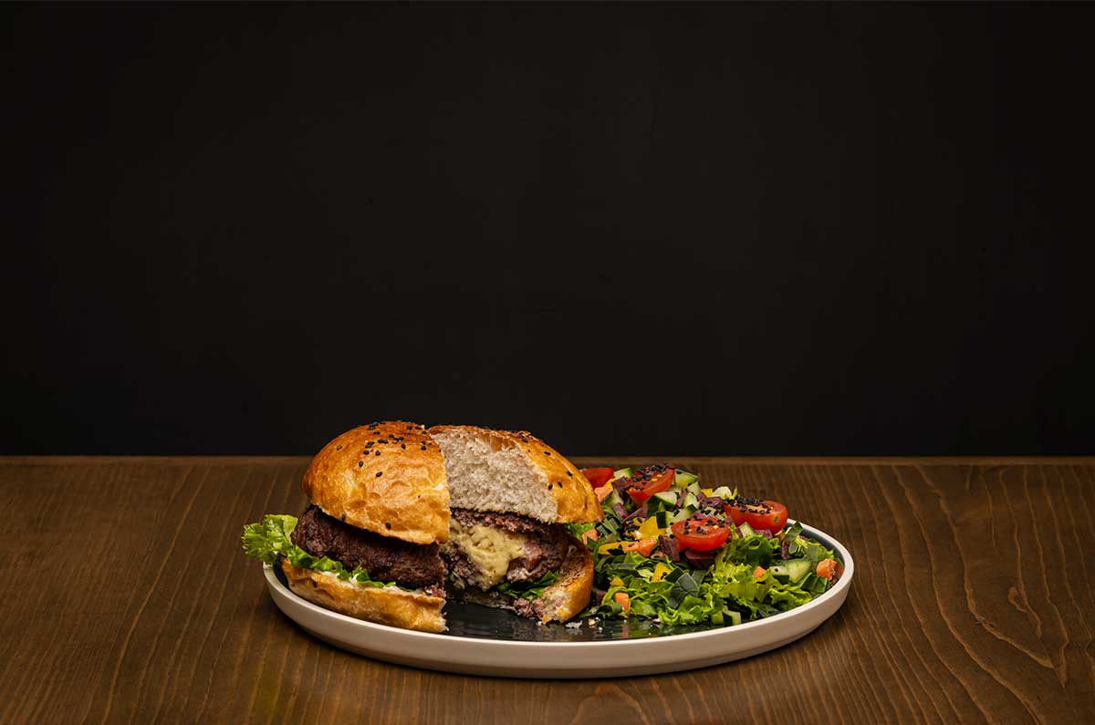 Burger con ensalada