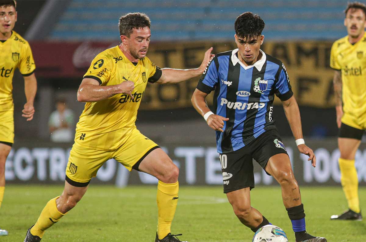 Alan Medina es de los hombres de confianza de Bava, el lateral charrúa buscara quedarse con la banda de Guanjuato