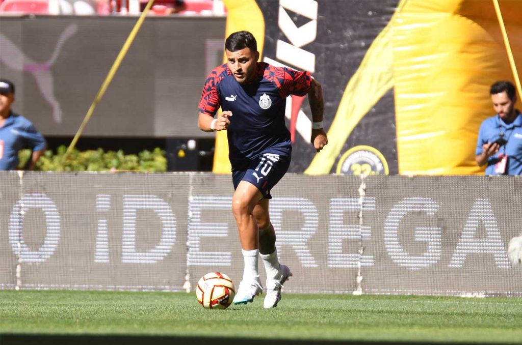 Alexis Vega sigue sin encontrar salida de las Chivas de Guadalajara