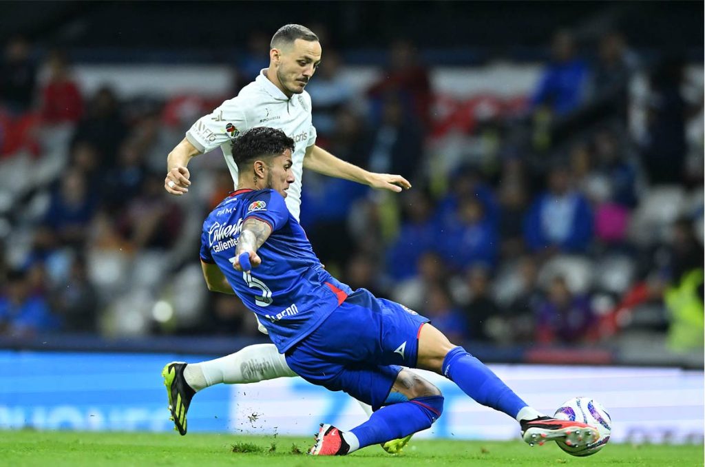 Carlos Salcedo tiene la oportunidad de quedarse en la Máquina de Cruz Azul