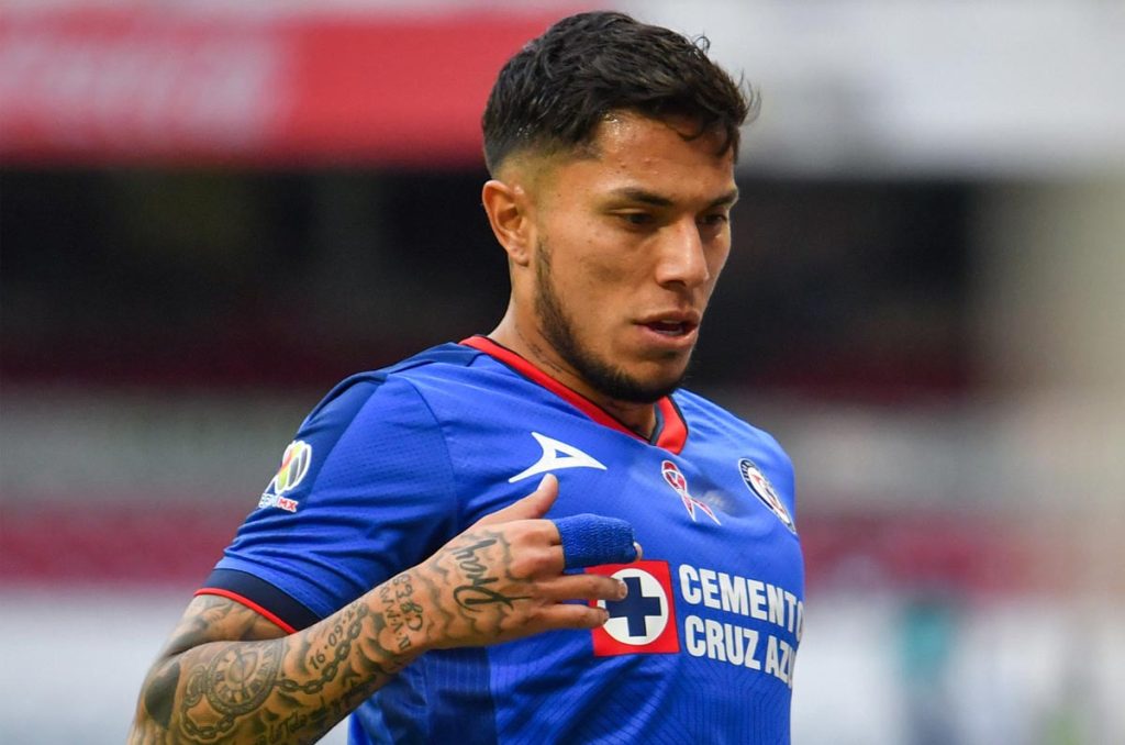 Carlos Salcedo terminó por rescindir su contrato con la Máquina de Cruz Azul