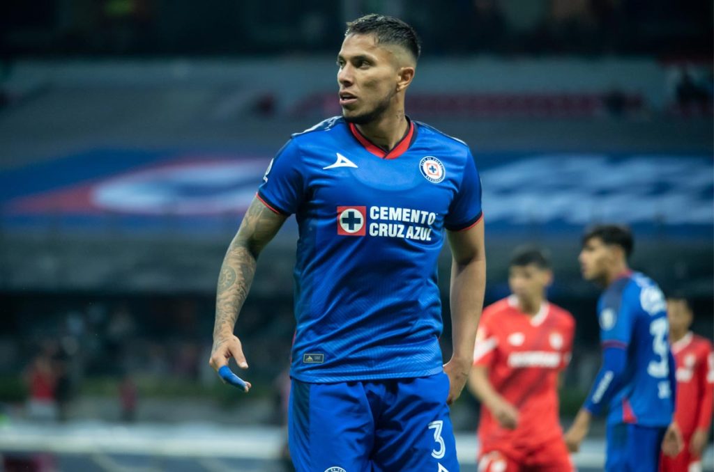 Cruz Azul espera que lleguen ofertas por Carlos Salcedo