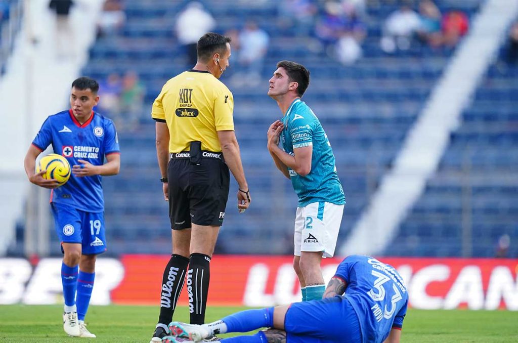 ¿El VAR ignoró un posible penal en el Cruz Azul vs Mazatlán?