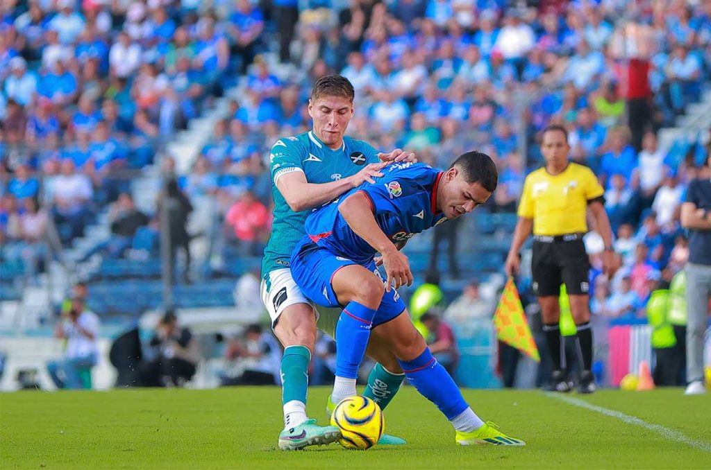 ¿El VAR ignoró un posible penal en el Cruz Azul vs Mazatlán? 0