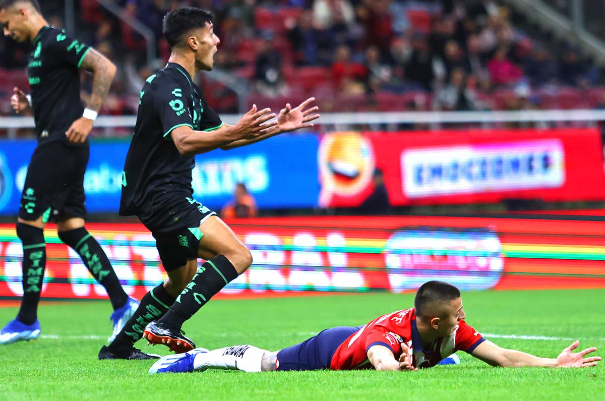 –fue-correctamente-anulado-el-penal-en-el-chivas-vs-santos–y-el-chivar–