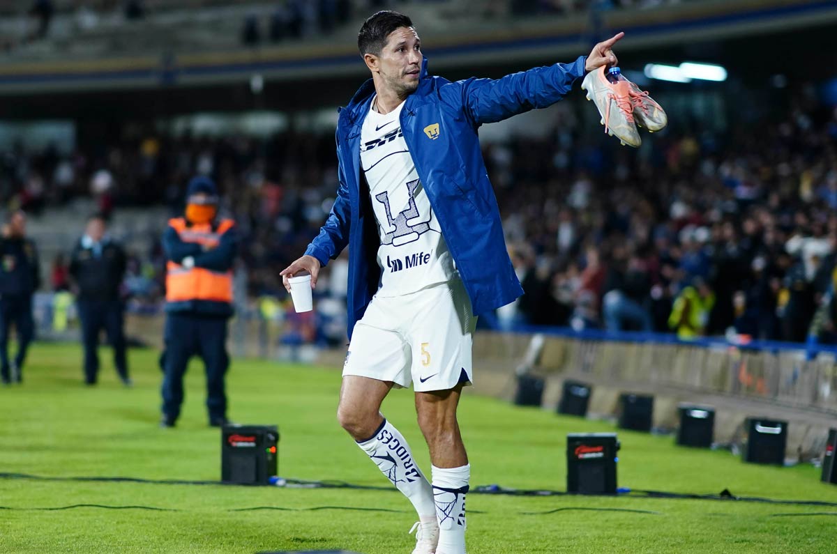 Jesús Molina y Adrián Aldrete renuevan con Pumas