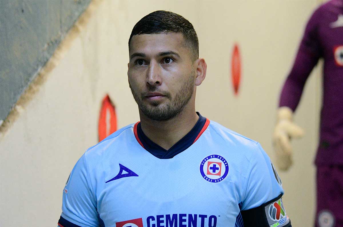 Juan Escobar con una posible salida de Cruz Azul y la Liga MX