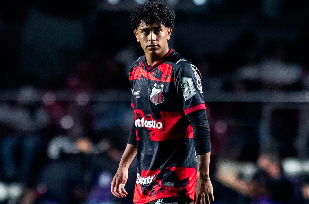 Mexicano Alejandro Viniegra sigue peregrinar en futbol de Brasil