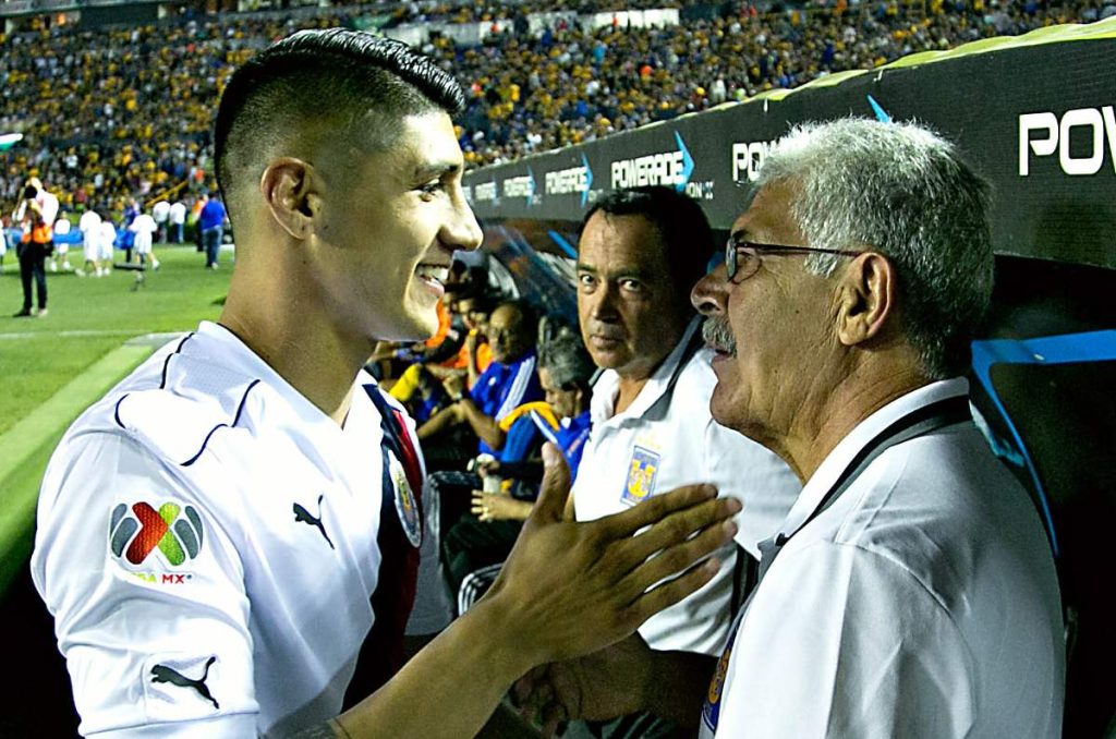 Alan Pulido responde a las ‘críticas’ del ‘Tuca’ Ferretti