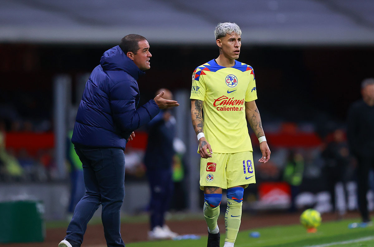 chicote-calderon-comienza-a-ganarse-a-la-aficion-del-america