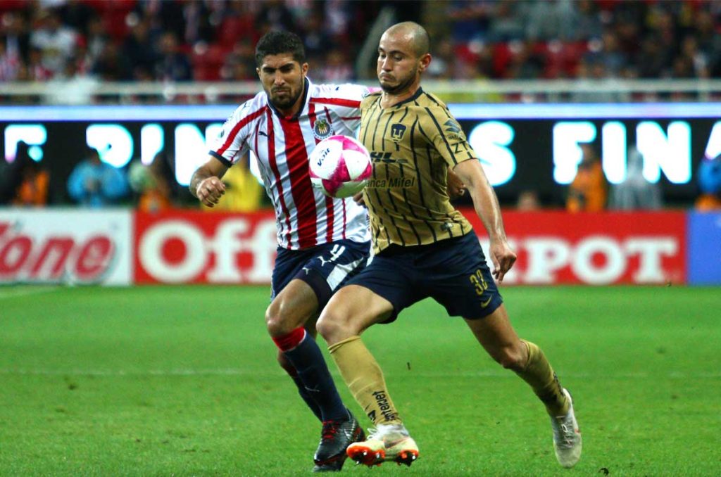 Chivas y Pumas se han enfrentado en varias ocasiones dentro del Estadio Akron