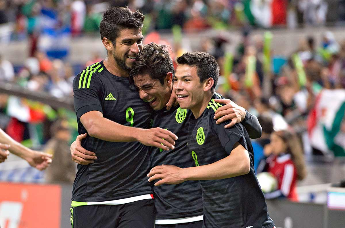 Chucky Lozano debuta en la Selección Mexicana un 10 de febrero del 2016 en un partido amistoso vs Senegal
