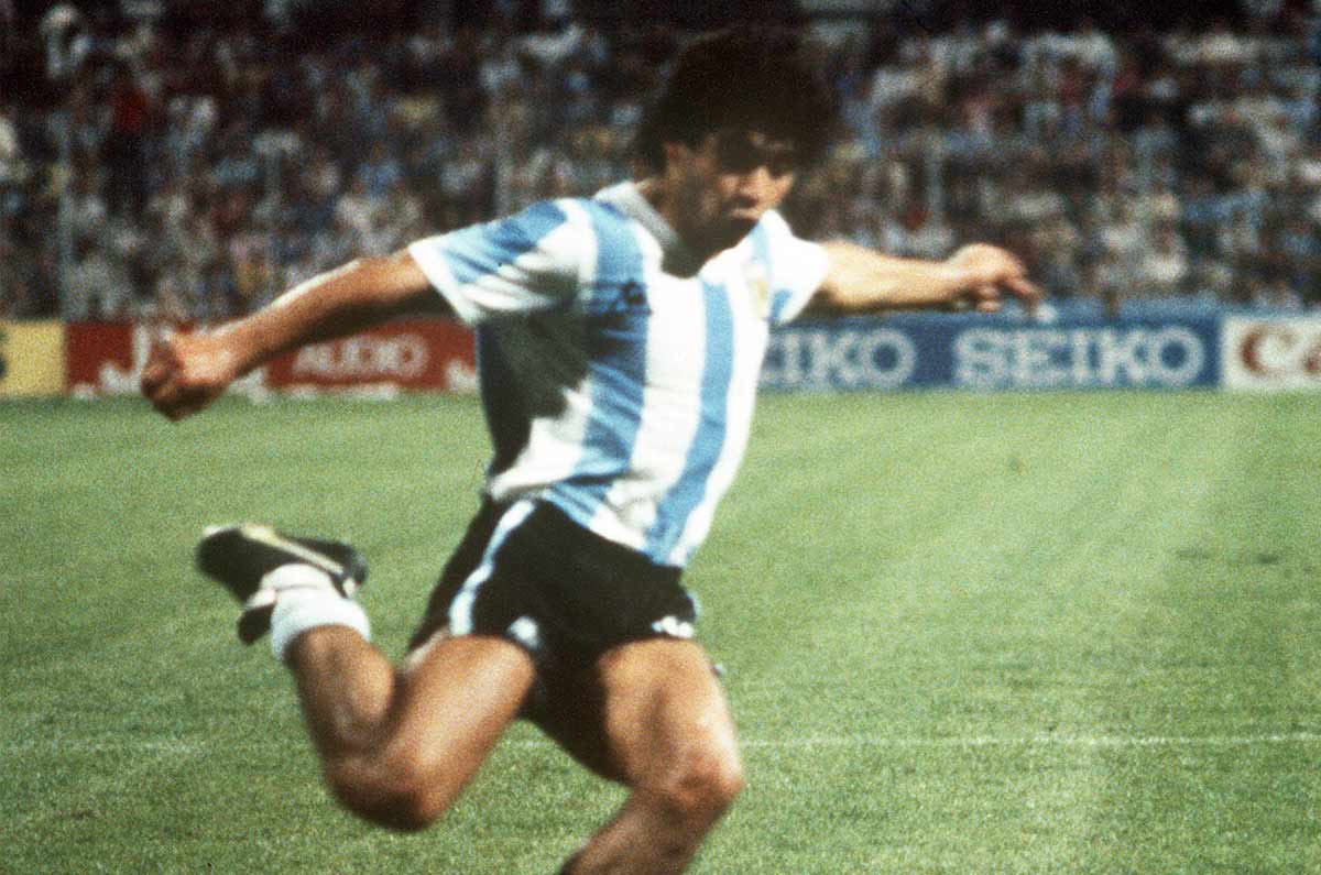 Diego Armando Maradona. El astro argentino dio dos veces positivo en controles antidopaje. En 1991 y el más famoso en 1994, el primero por cocaína y el segundo por efedrina