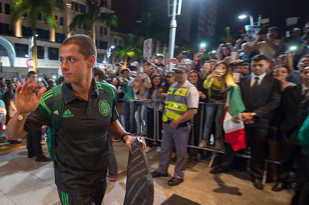 Luis García no pondría a Chicharito en la Selección Mexicana