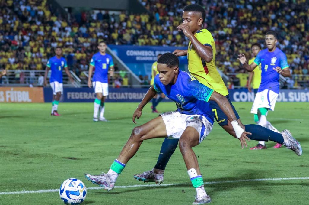 Matheus Reis en su paso con la Selección de Brasil