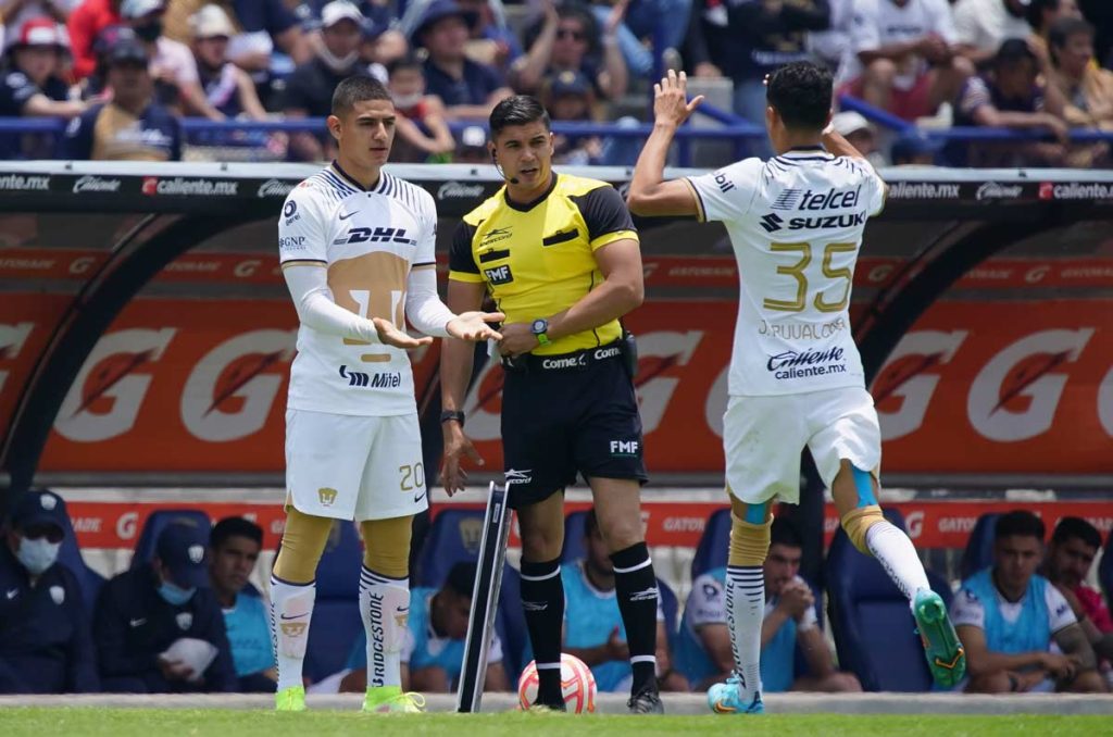 Pepe Navarro en su debut y despedida con los Pumas de la UNAM. Jugó un minuto y no volvió a entrar de nueva cuenta