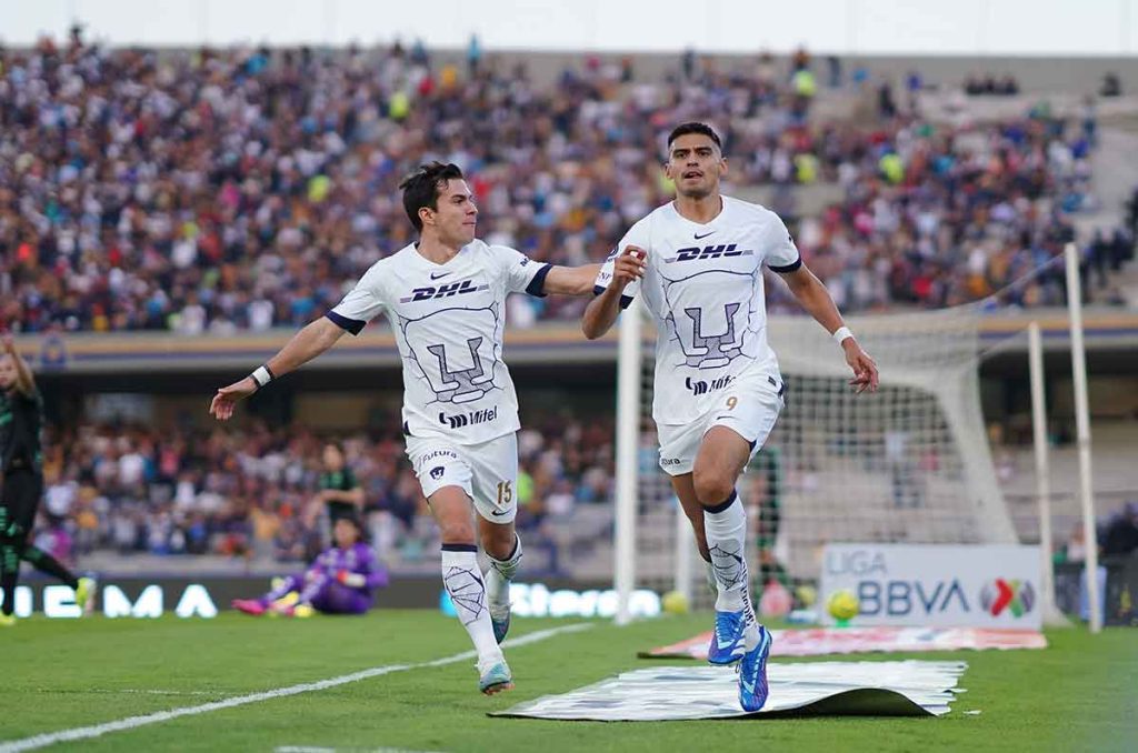 Pumas amarga el debut de Nacho Ambriz y golea a Santos Laguna