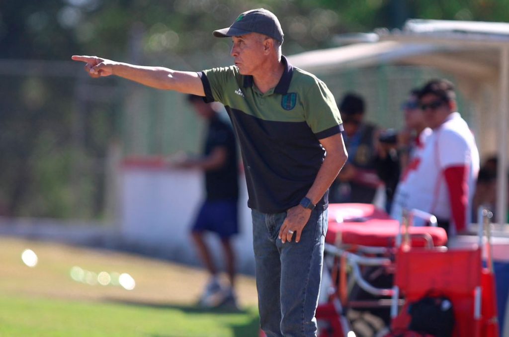 Sergio Bueno es dueño, presidente y director técnico