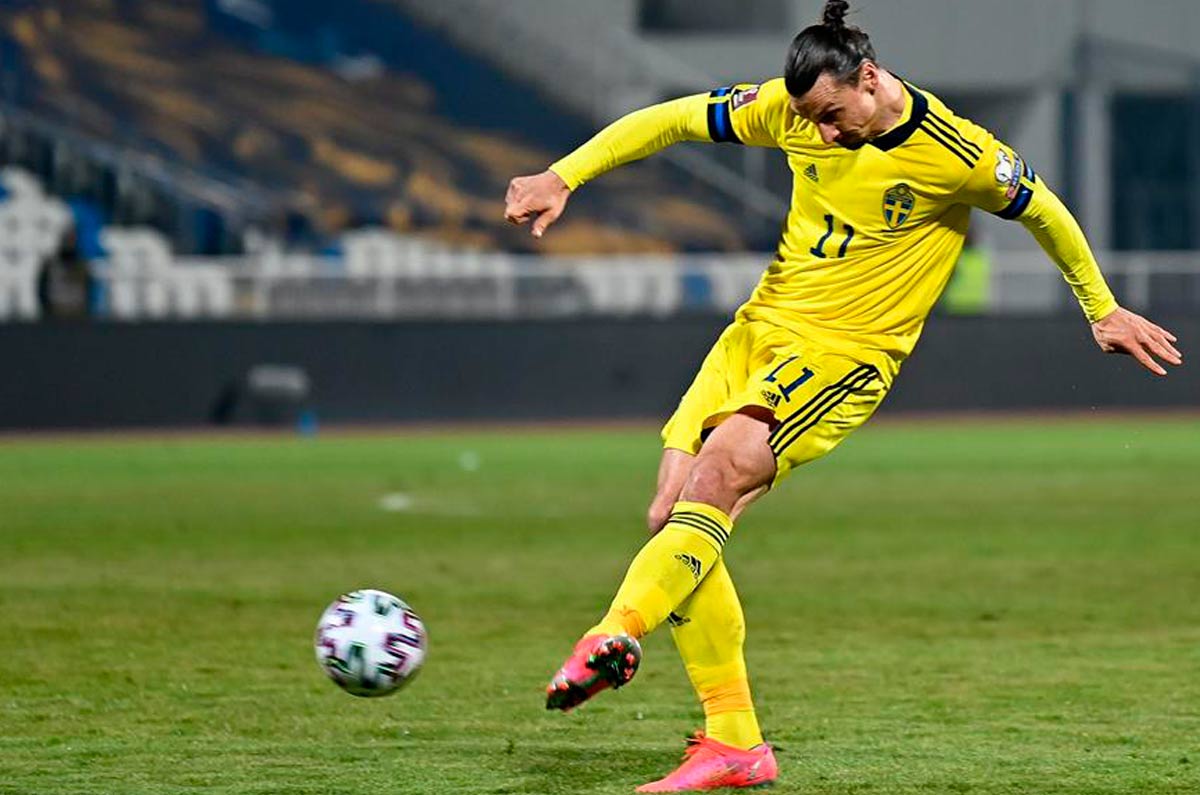 Zlatan Ibrahimovic - Suecia. El delantero dejó al combinado sueco en 2016 y para las eliminatorias de la Copa del Mundo de Qatar 2022 se dio la oportunidad de regresar