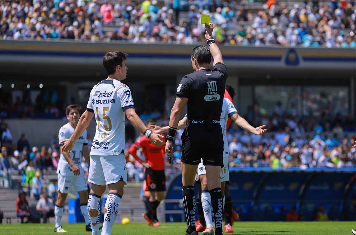 Amonestación para Julio González