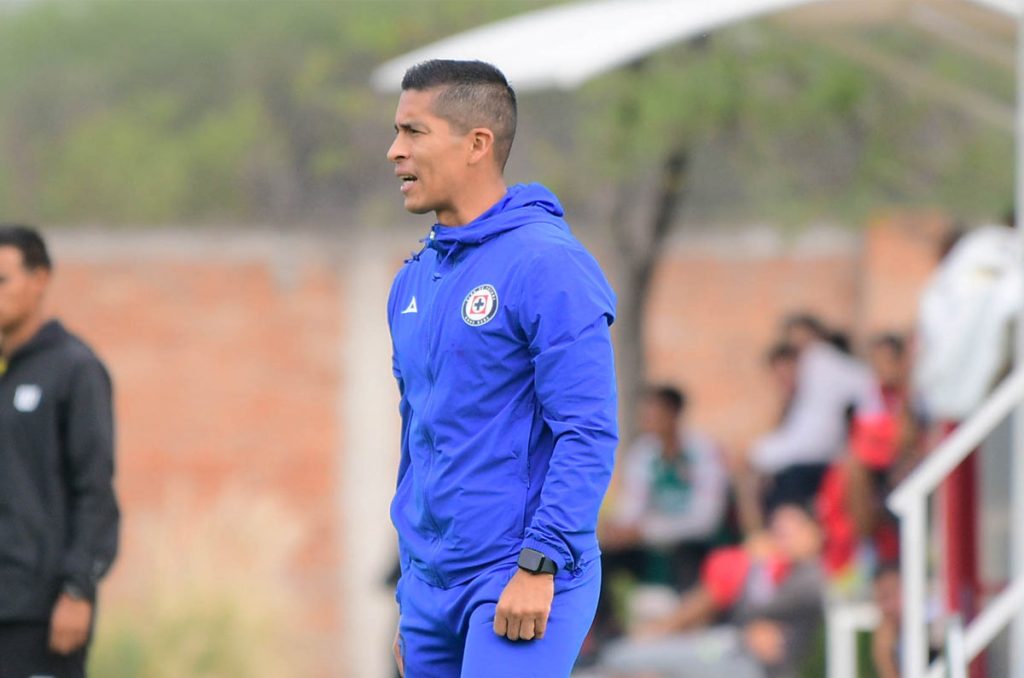 Adrián Cortés está intentando consolidarse como entrenador en Cruz Azul