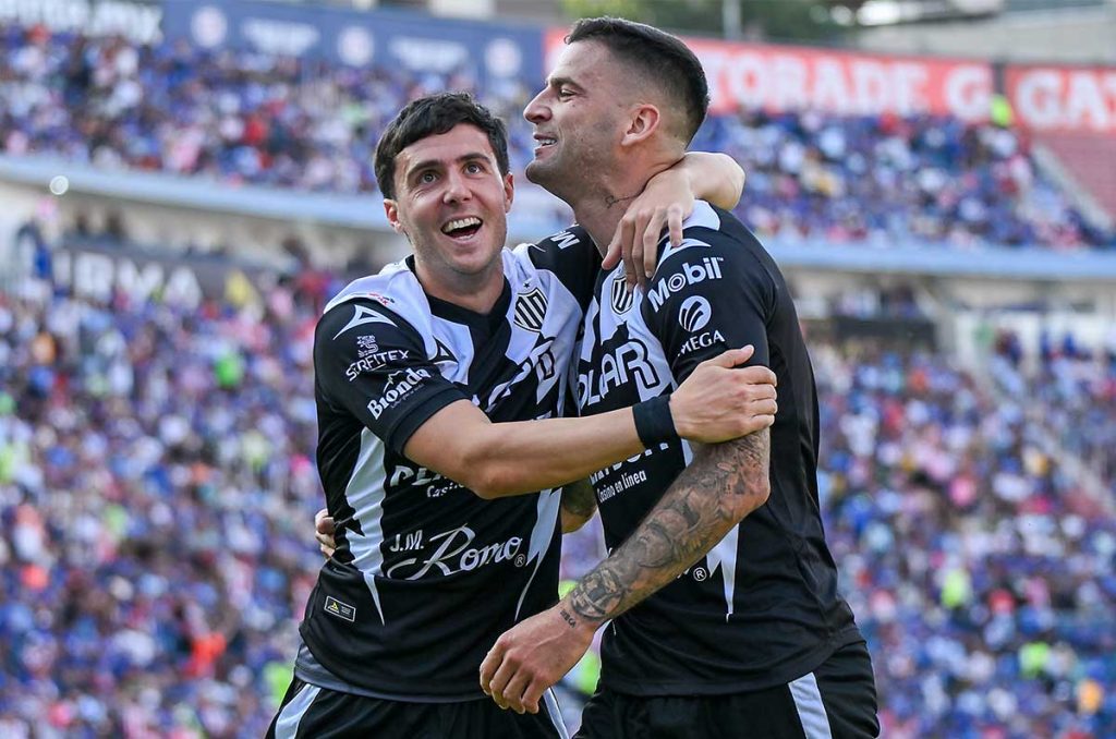 Cambindo hace valida la ley del ex y Necaxa derrota a Cruz Azul 0