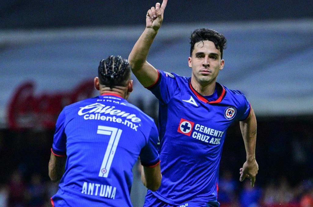 Cruz Azul da golpe de autoridad a las Chivas de Fernando Gago