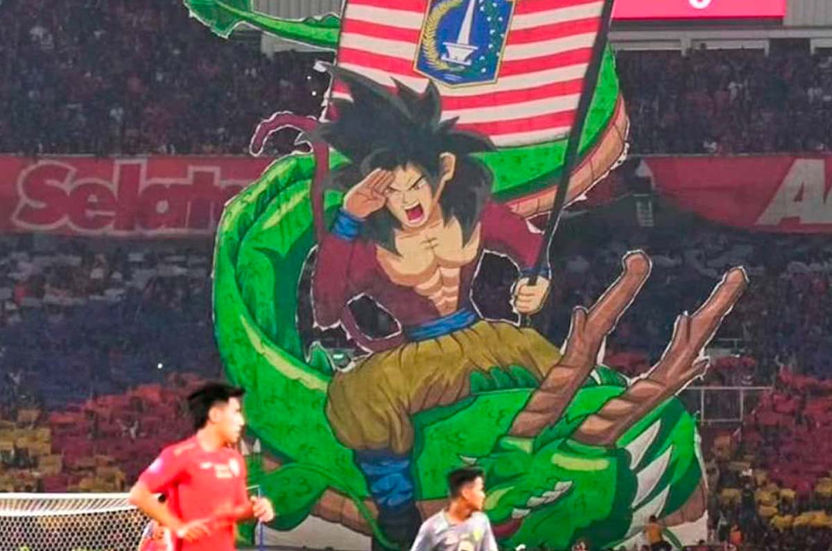 El Persija Jakarta de Indonesia con un Goku en fase 4