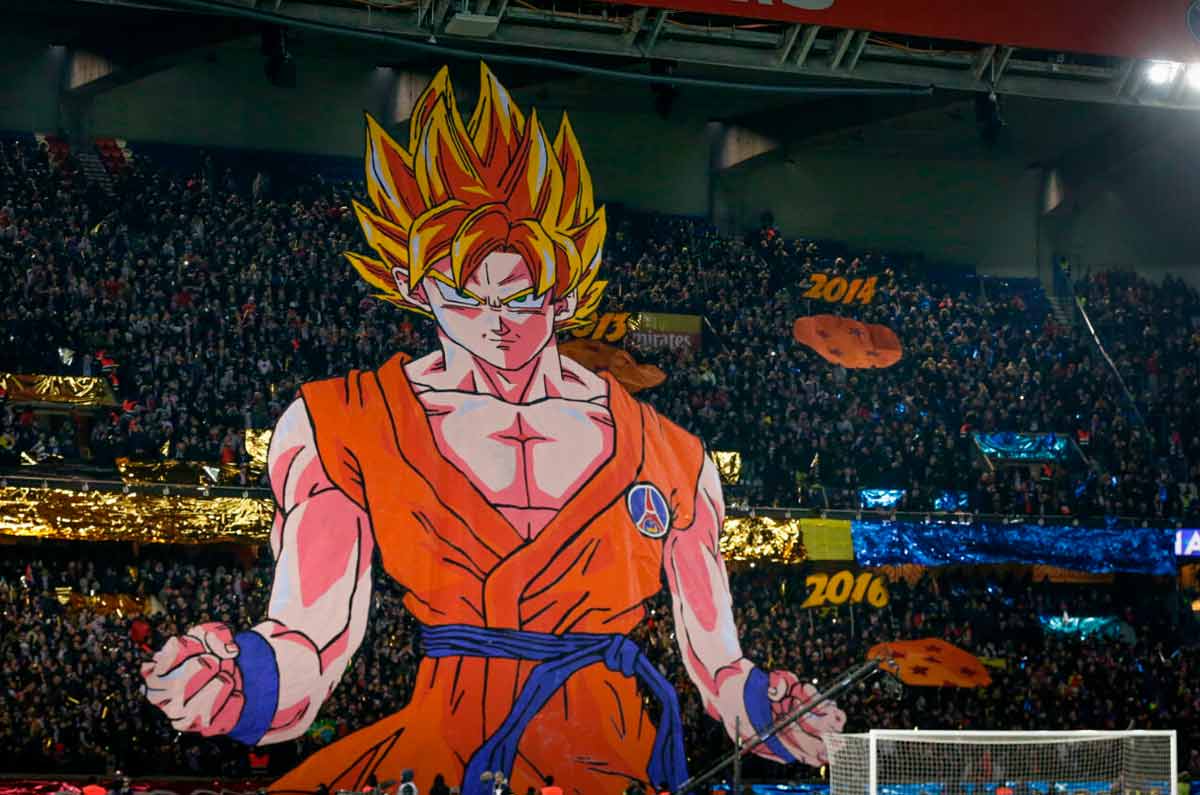 PSG hizo un tifo con Goku en  Súper Saiyajin