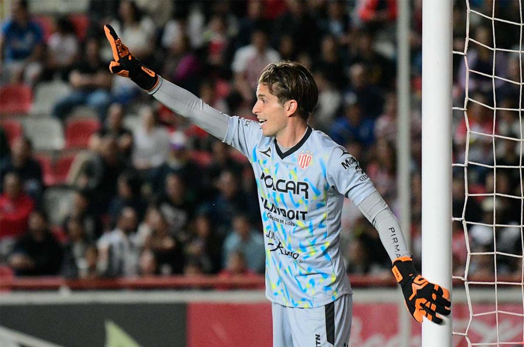 Ezequiel Unsaín siendo pilar en el Necaxa de Fentanes 0