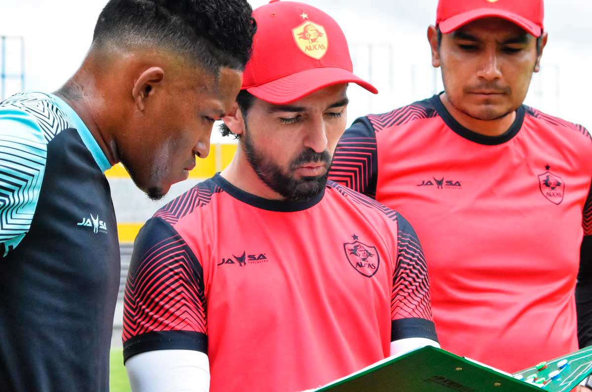 Gerardo Espinoza. Luego de quedar fuera del futbol mexicano, está buscando un lugar en Sudamérica con el Aucas de Ecuador.
