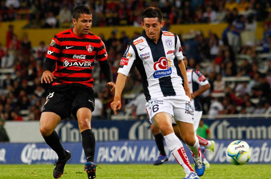 Héctor Herrera en su etapa como futbolista de los Tuzos de Pachuca
