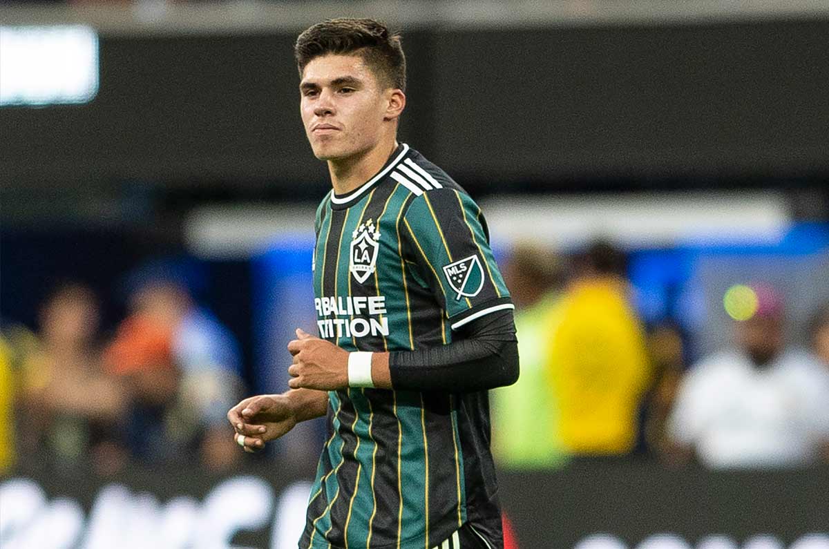 Jonathan Pérez (21 años). Este joven mediocampista ya figura en el LA Galaxy. Ha jugado en la Selección Mexicana desde la categoría Sub-16 hasta la Sub-23