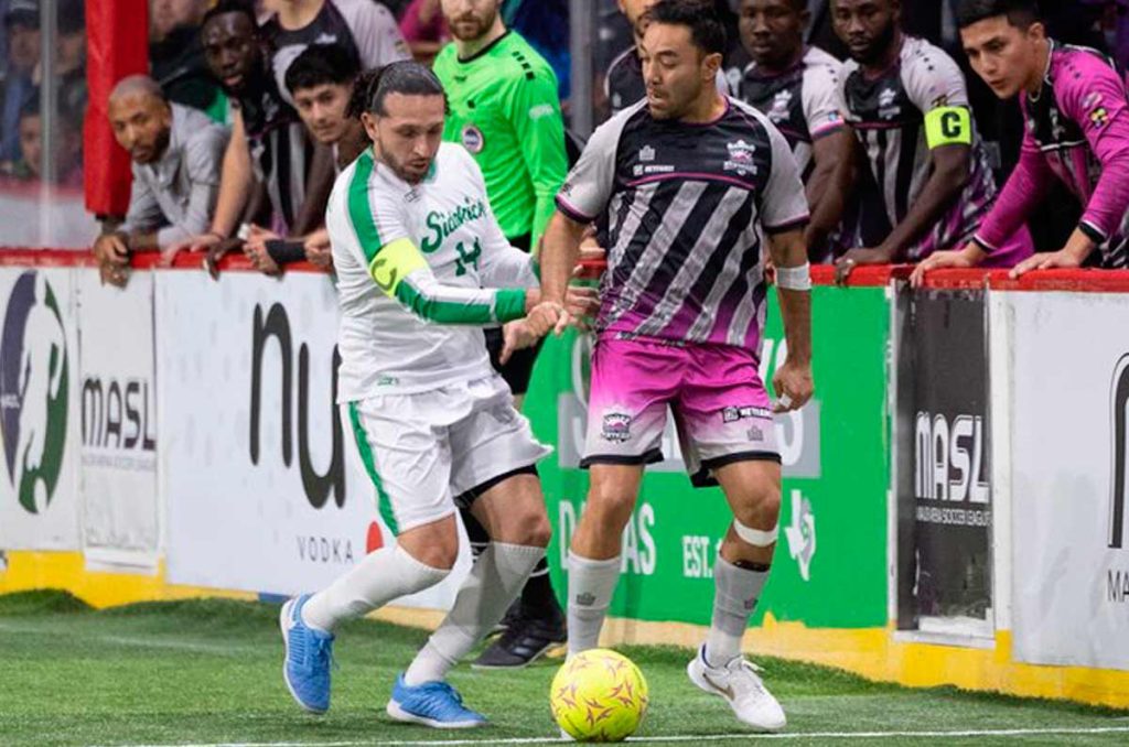 Marco Fabián la rompe fuera del futbol tradicional