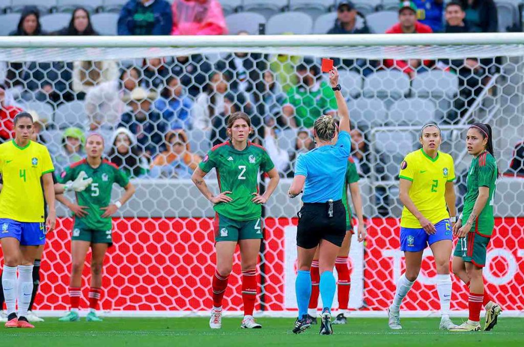 México Femenil, eliminado de Copa Oro ante Brasil ¿VAR perjudicó con expulsión al 28′?