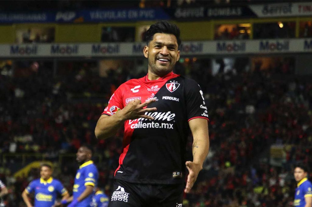Mudo Aguirre registrando uno de sus mejores torneos en Liga MX