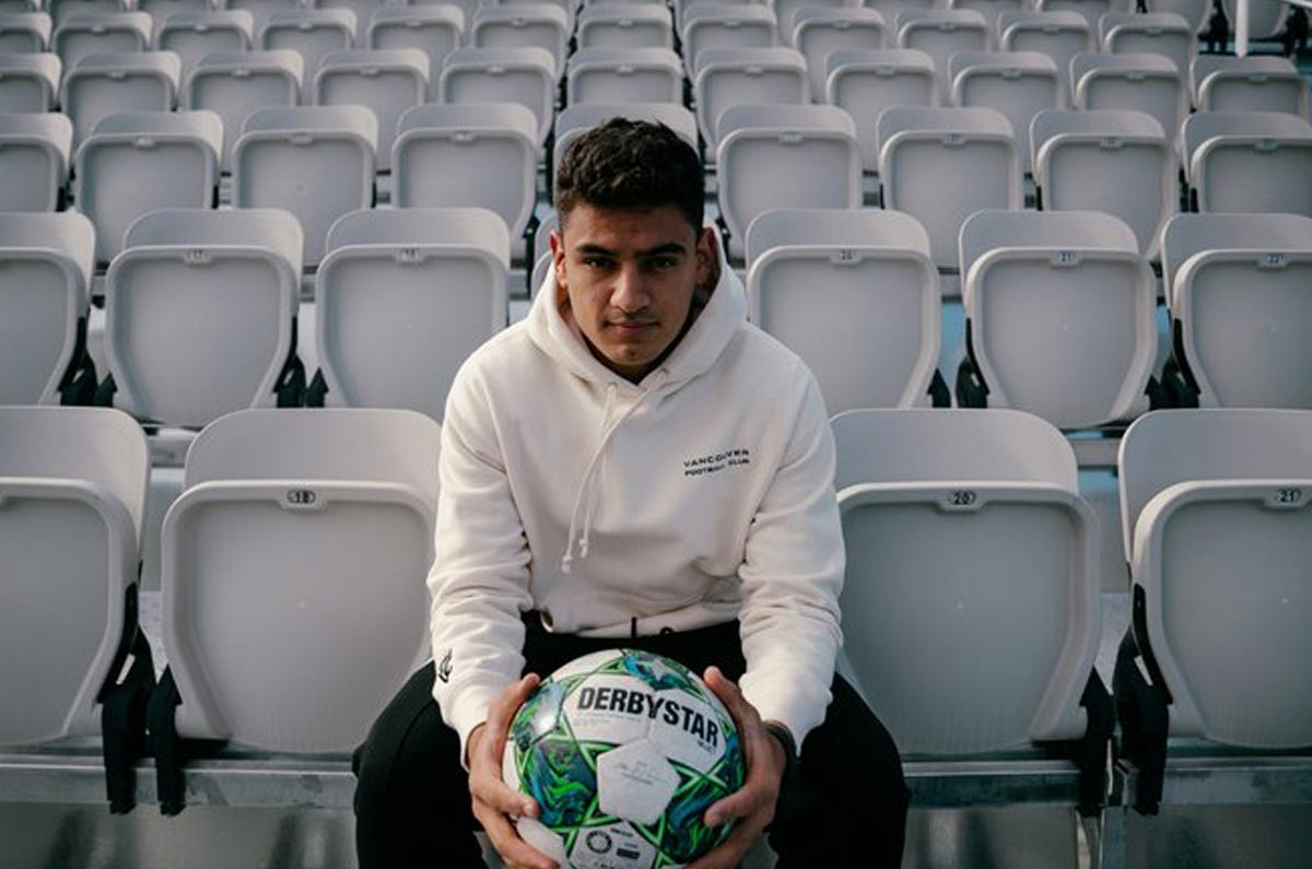 José Navarro: Luego de salir de muy mala forma de Pumas de la UNAM, el joven delantero mexicano ha encontrado lugar en el Vancouver FC.
