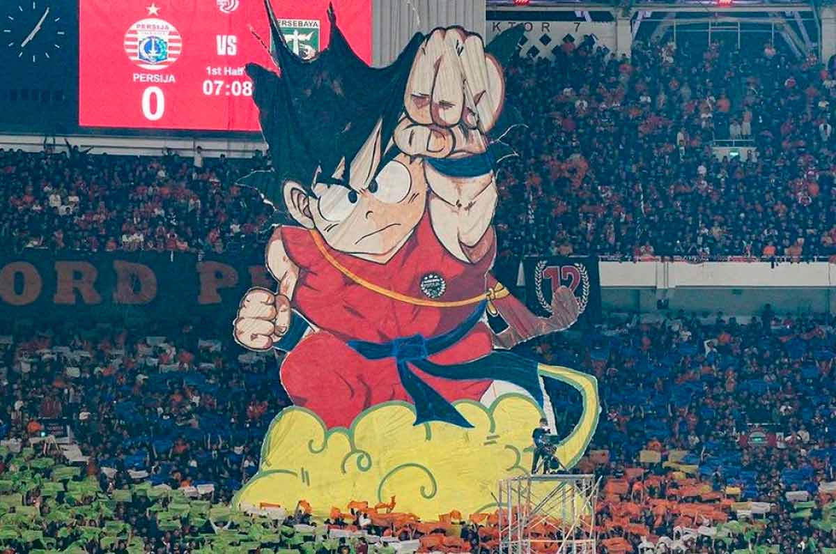 El Persebaya de Indonesia se lució con un Goku infante
