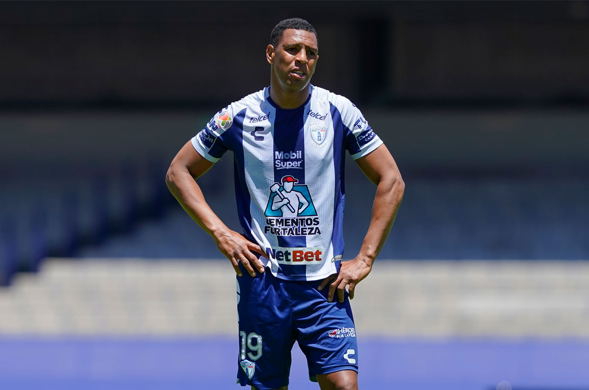 Roberto Nurse. Aunque la mayoría de su paso fue en la segunda división. Jugó en Colibríes, Dorados de Sinaloa y Pachuca en la primera división.