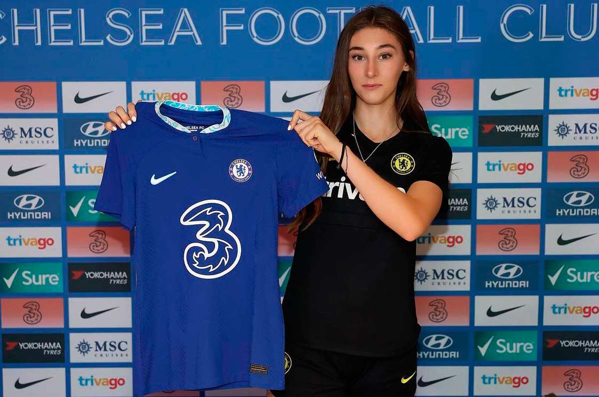 Tatiana Flores. Fue delantera en las inferiores del Chelsea de la FA Women's Super League de Inglaterra, sin embargo tampoco pudo figurar en el primer equipo. Posteriormente para el 2023 llegaría al Real Oviedo y posteriormente a Tigres UANL donde actualmente juega. 