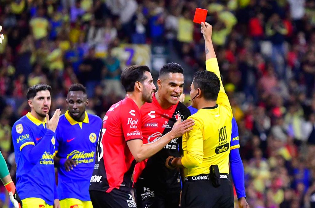 VAR ignora mano de Valdés, previo al penal en el Atlas vs América