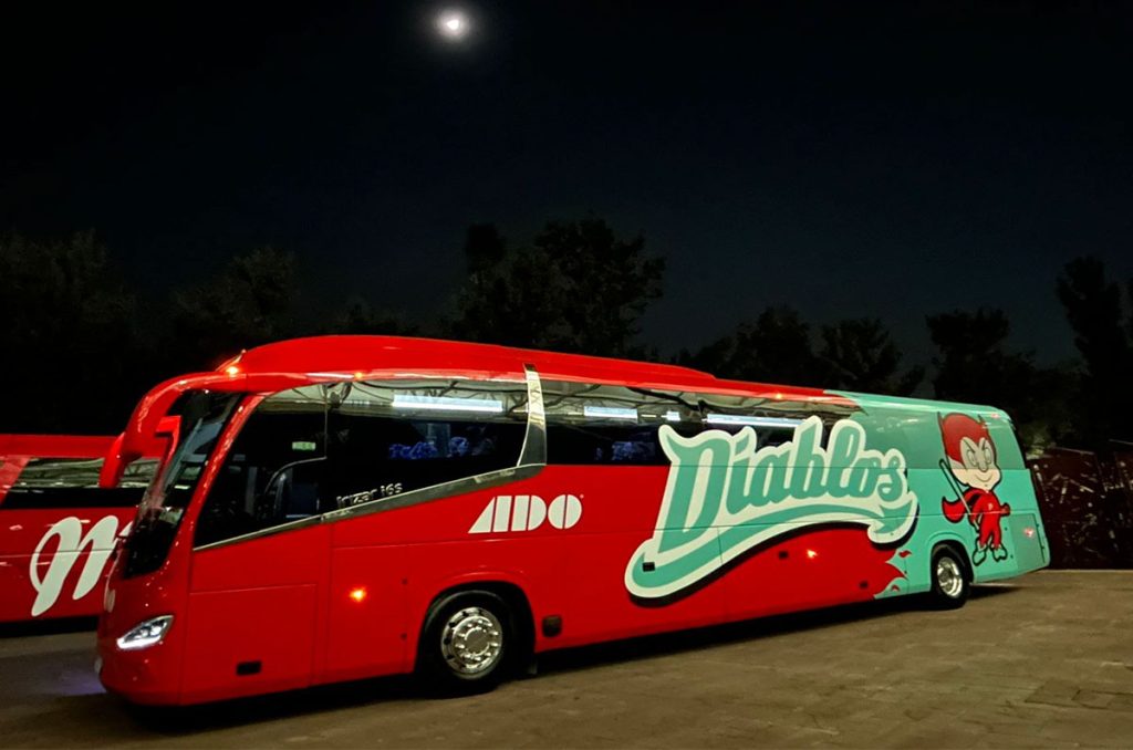 ADO presenta el nuevo autobús de los Diablos Rojos de México 0