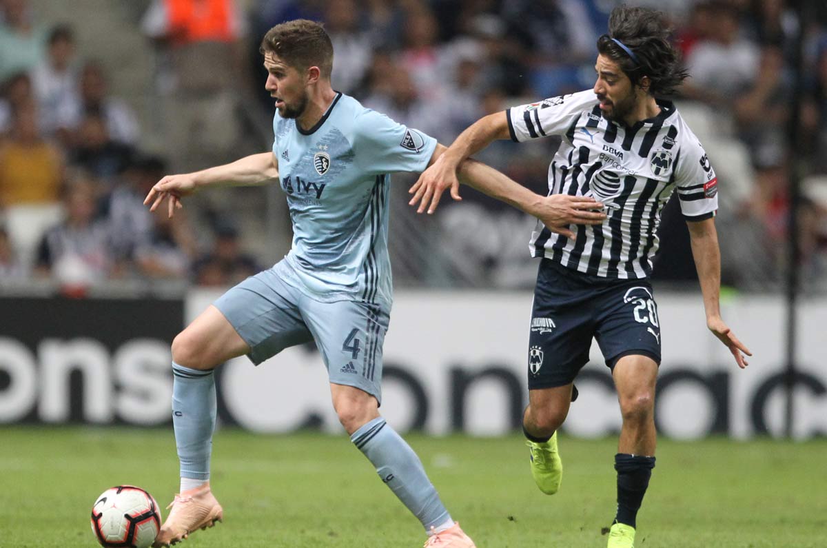 Andreu Fontàs. Este defensa central militó en equipos como el FC Barcelona, Celta de Vigo y Mallorca. Con el Sporting Kansas City pudo jugar en esta cancha por la Concachampions.
