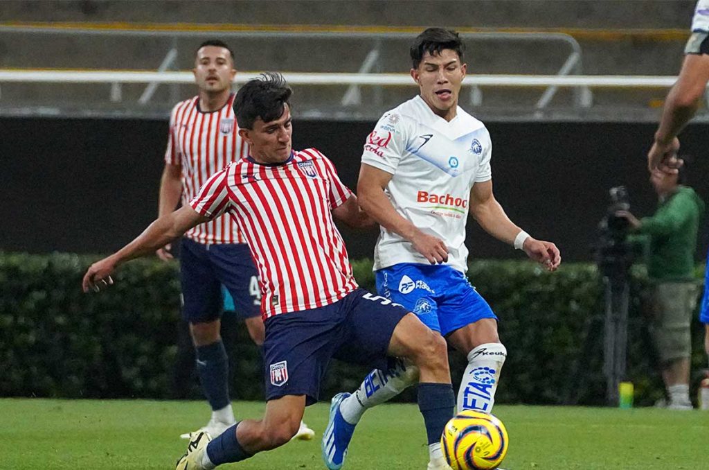 Bronca tras el Tapatío vs Celaya termina con un jugador en el hospital