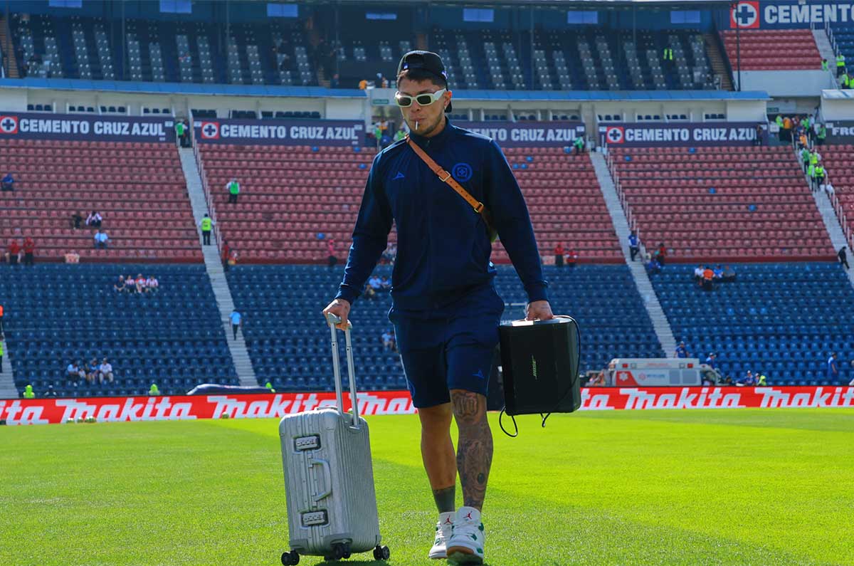 Carlos Salcedo se gana la confianza de Anselmi en Cruz Azul