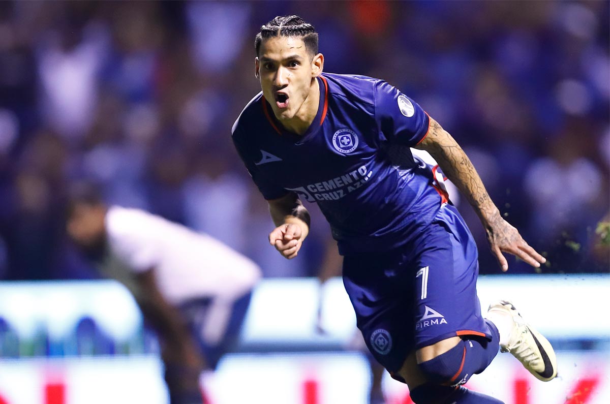 Cruz Azul gana a Puebla y asegura Play-In