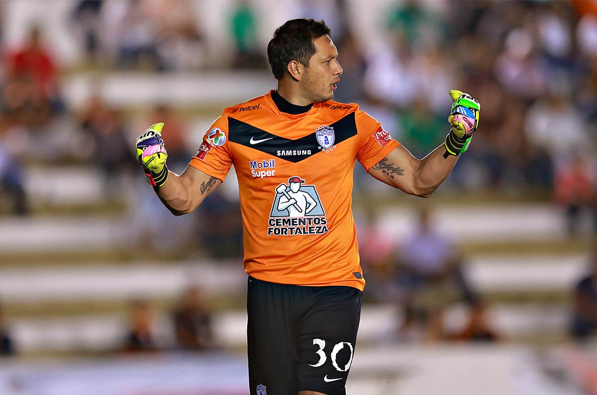 Rofolfo Cota. Jugó varias temporadas en Pachuca y nunca pudo consolidarse como se esperaba. Posteriormente lo lograría en las Chivas donde se llenó de títulos en una época. 
